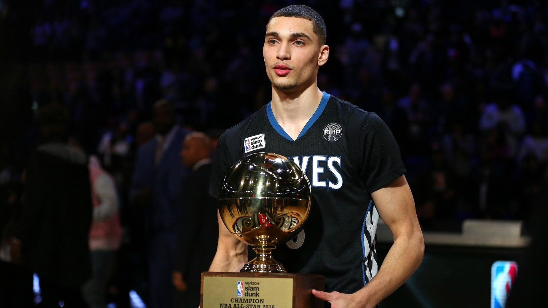 雄鹿推出球队NFT纪念卡，销售火爆，雄鹿赞助商